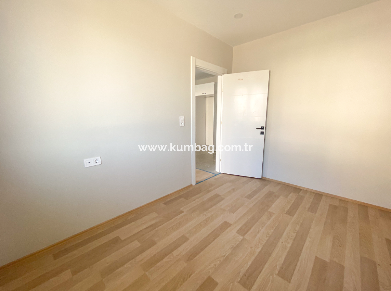 Kumbağ Havuzlu Sitede Denize Yakın Satılık Lüks 1+1 Daireler