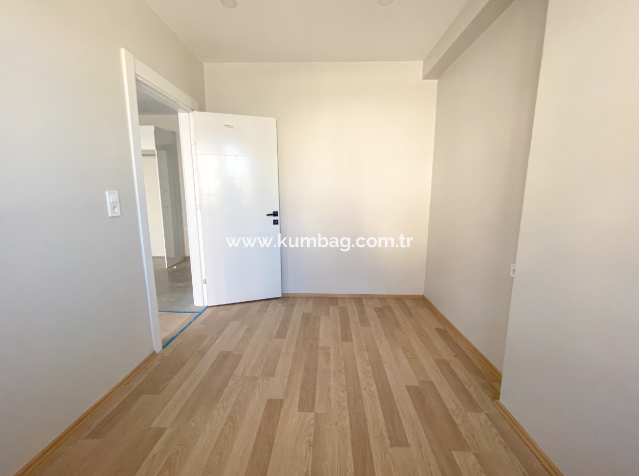 Kumbağ Havuzlu Sitede Denize Yakın Satılık Lüks 1+1 Daireler