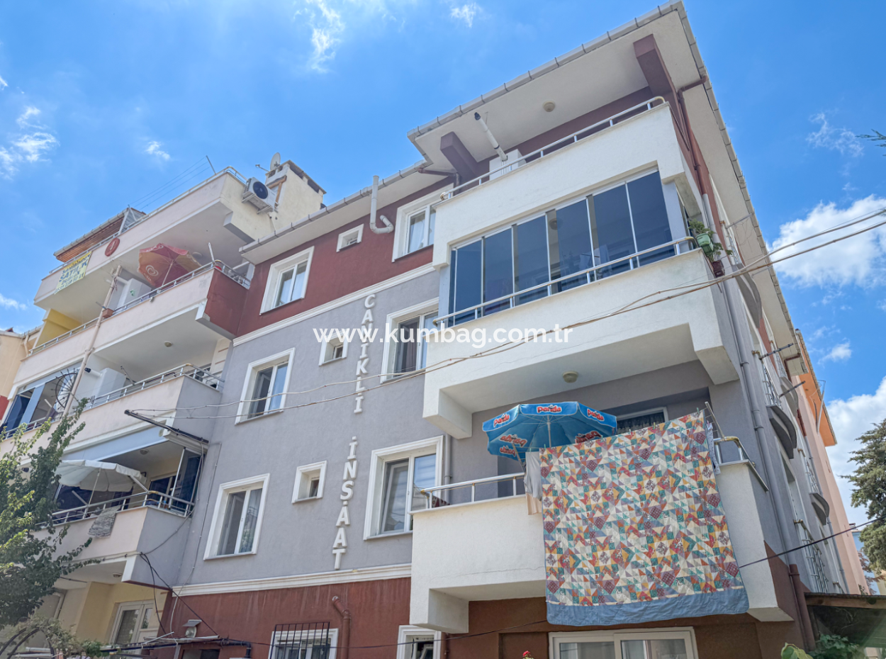 Kumbağ'da Pazar Sokağına Yakın Eşyalı Geniş 2+1 Satılık Daire