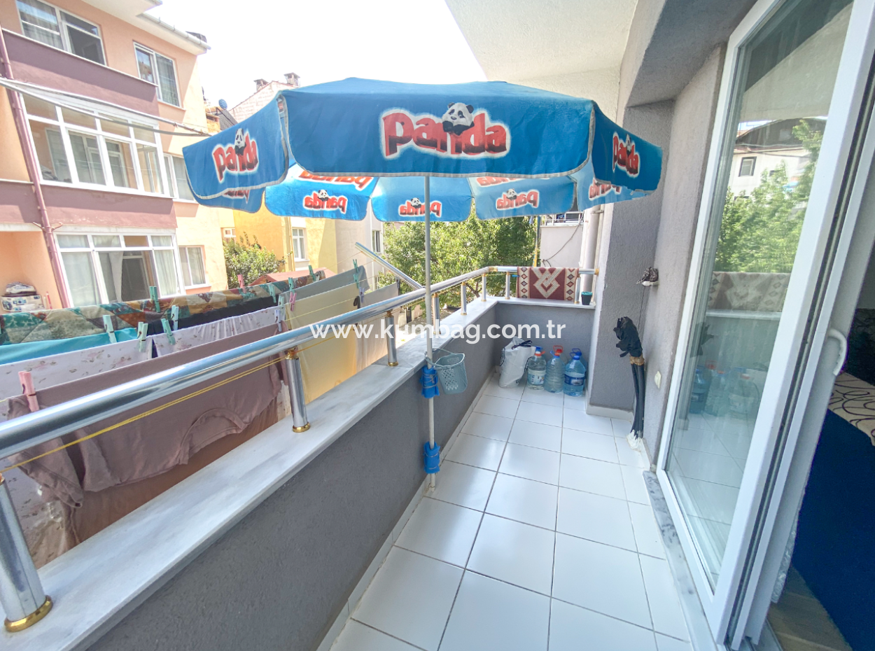 Kumbağ'da Pazar Sokağına Yakın Eşyalı Geniş 2+1 Satılık Daire