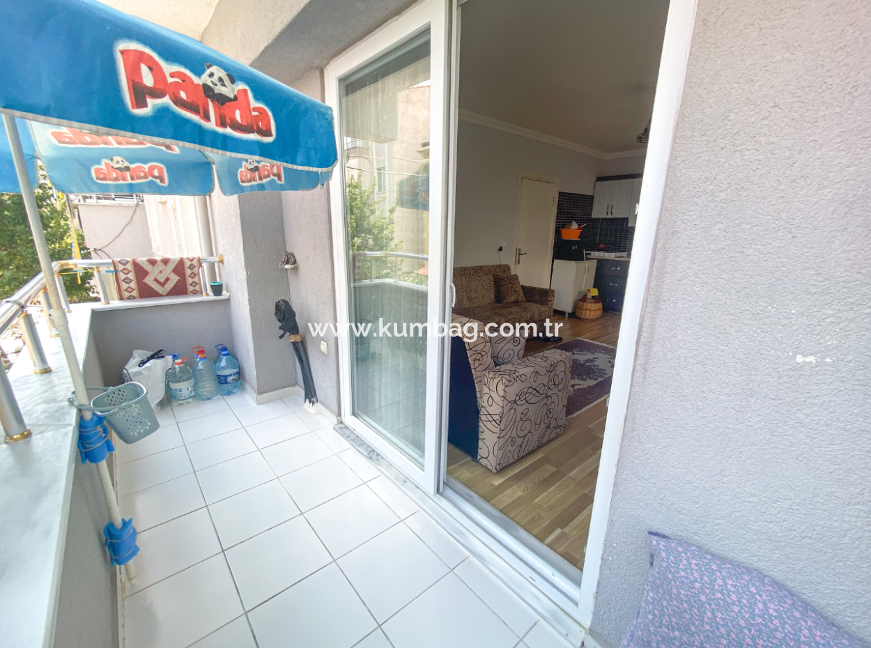 Kumbağ'da Pazar Sokağına Yakın Eşyalı Geniş 2+1 Satılık Daire