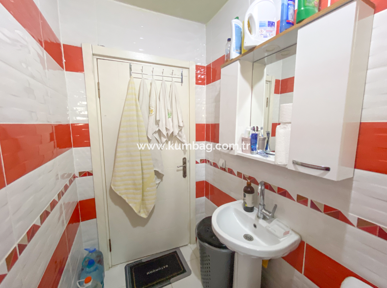 Kumbağ'da Pazar Sokağına Yakın Eşyalı Geniş 2+1 Satılık Daire