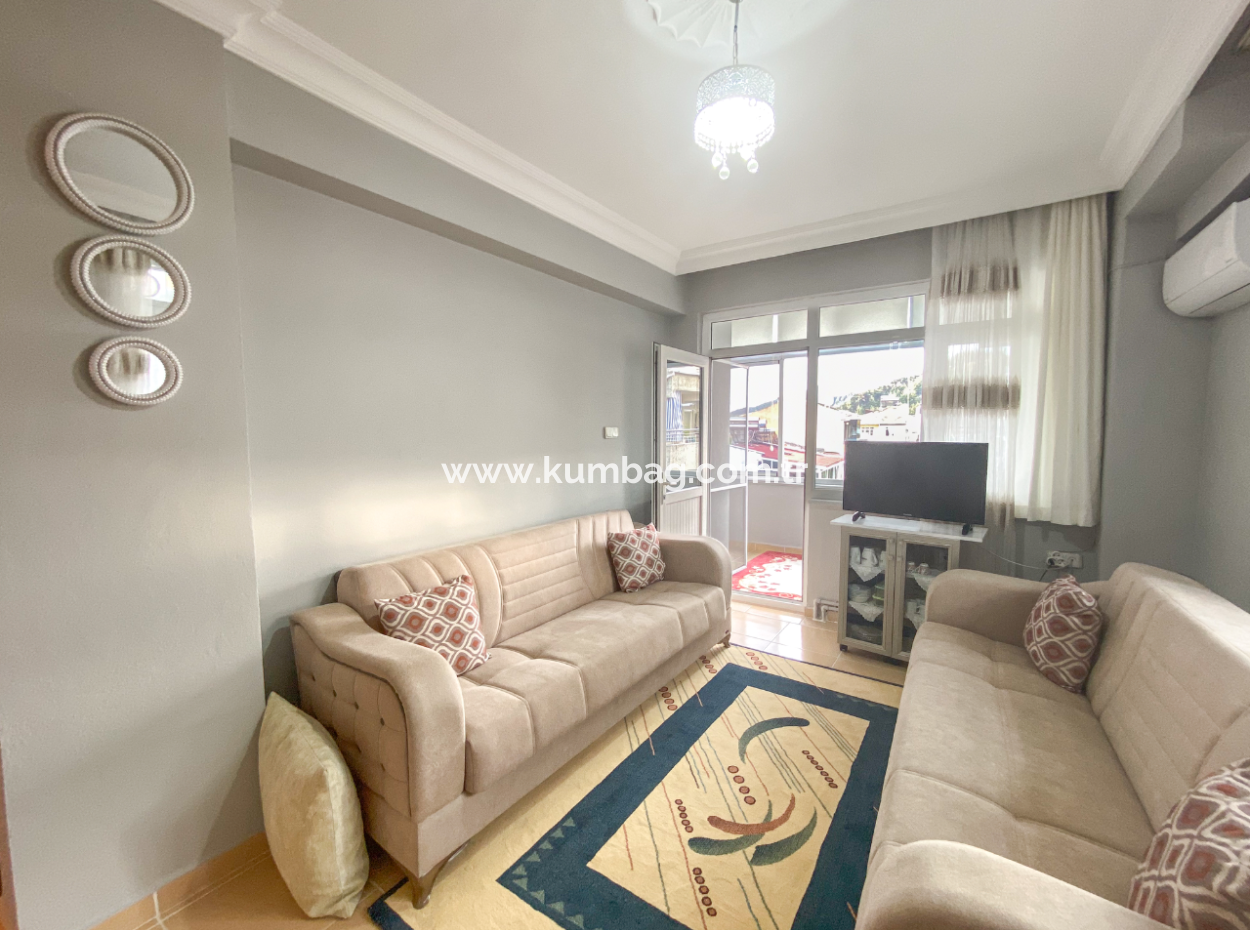 Kumbağ Merkezi Konumda Geniş Balkonlu Eşyalı 2+1 Satılık Daire