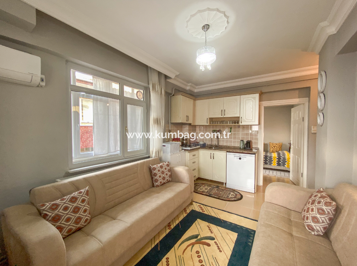 Kumbağ Merkezi Konumda Geniş Balkonlu Eşyalı 2+1 Satılık Daire