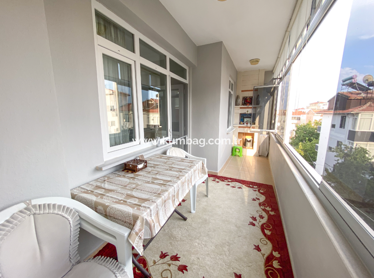 Kumbağ Merkezi Konumda Geniş Balkonlu Eşyalı 2+1 Satılık Daire