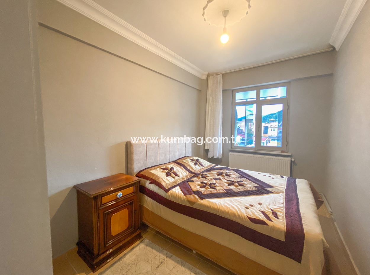 Kumbağ Merkezi Konumda Geniş Balkonlu Eşyalı 2+1 Satılık Daire