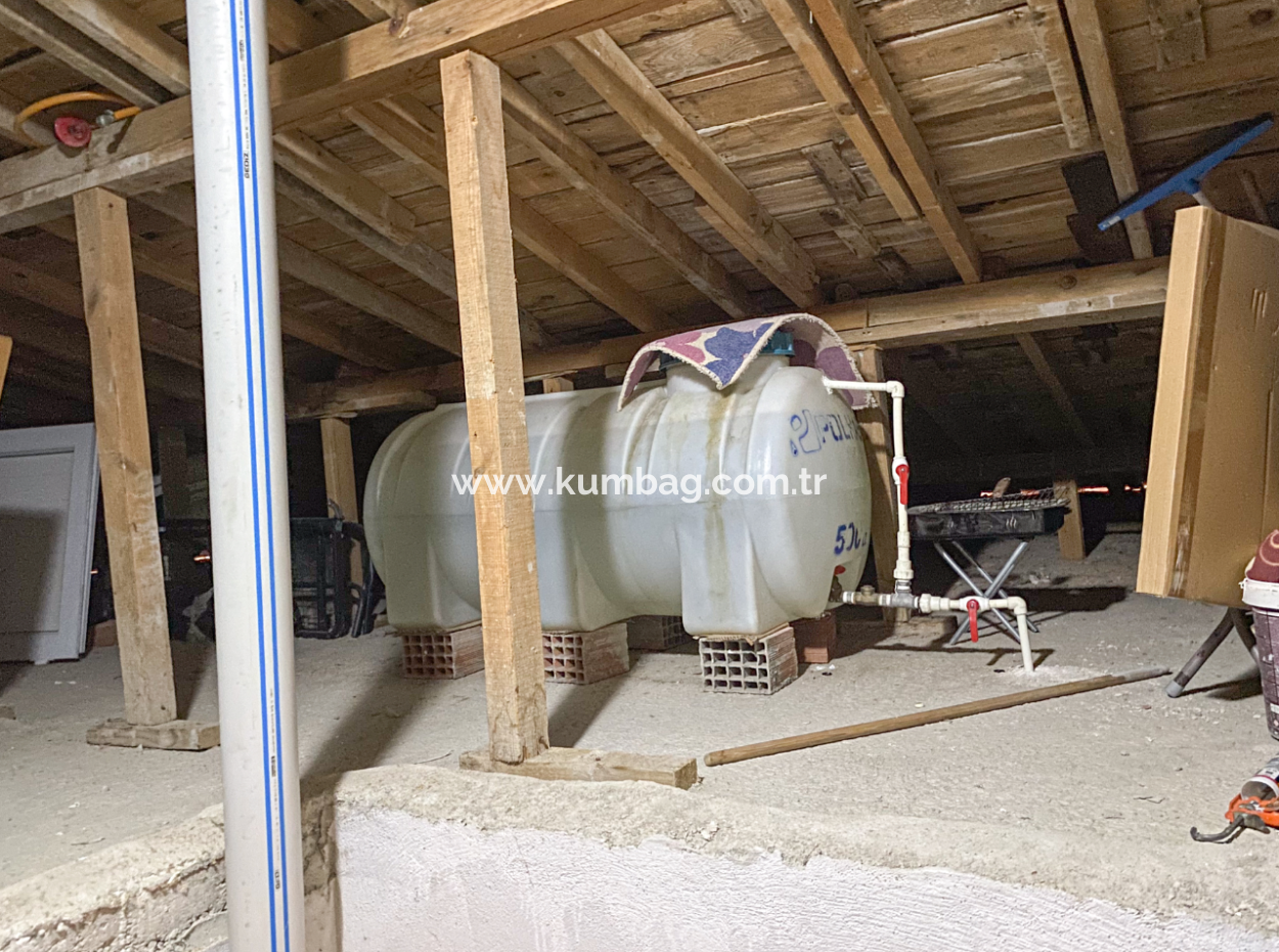 Kumbağ Merkezi Konumda Geniş Balkonlu Eşyalı 2+1 Satılık Daire