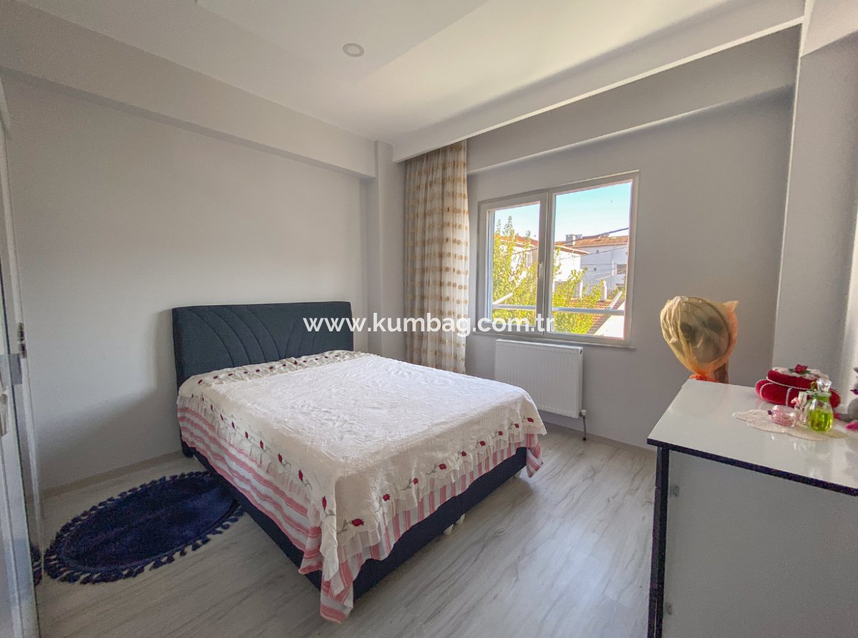 Kumbağ Pazar Sokağına Yakın Geniş Eşyalı 2+1 Kiralık Daire