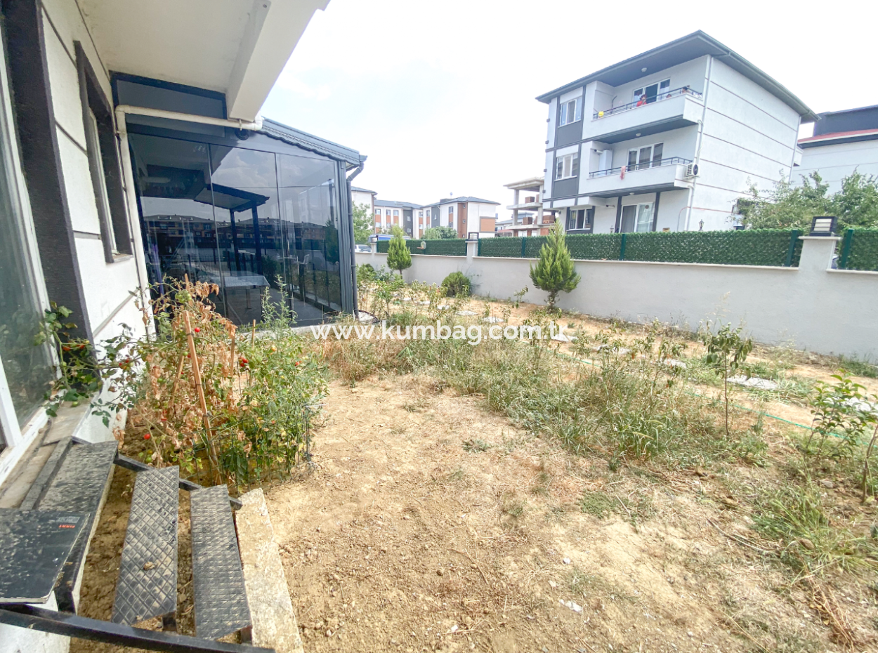 Havuzlu Aquaparklı Güvenlikli Site İçinde Satılık Bahçeli 1+1 Daire