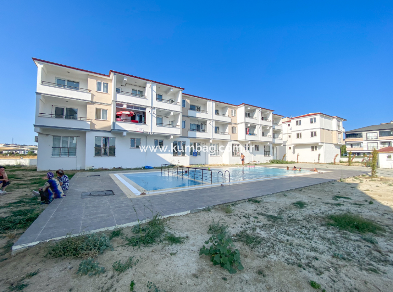 Kumbağ'da Havuzlu Site İçerisinde Eşyalı Kiralık 1+1 Daire