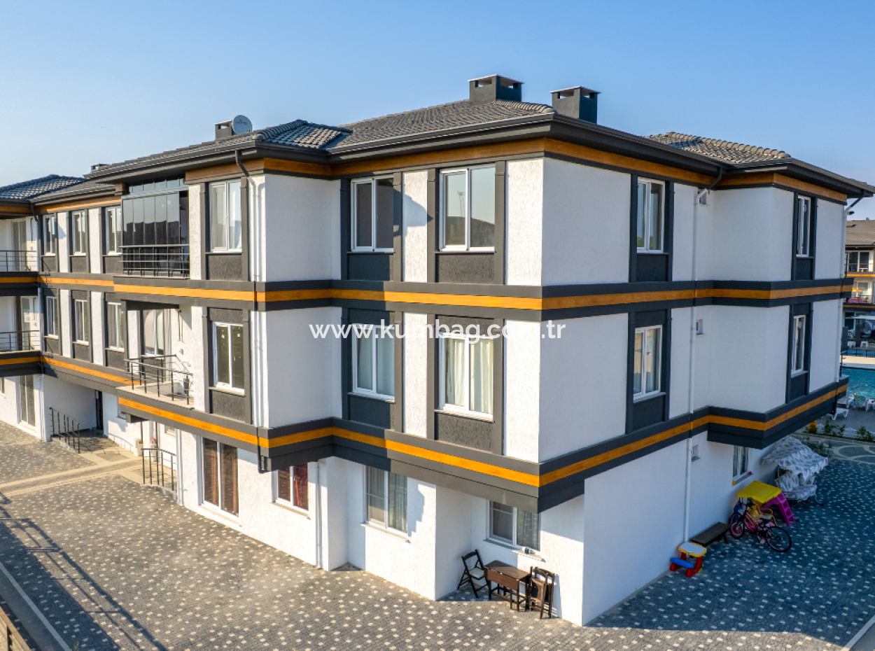 Kumbağ Havuzlu Sitede Denize Yakın Satılık Lüks 1+1 Daireler
