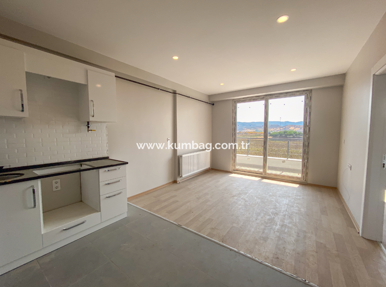 Kumbağ Havuzlu Sitede Denize Yakın Satılık Lüks 1+1 Daireler