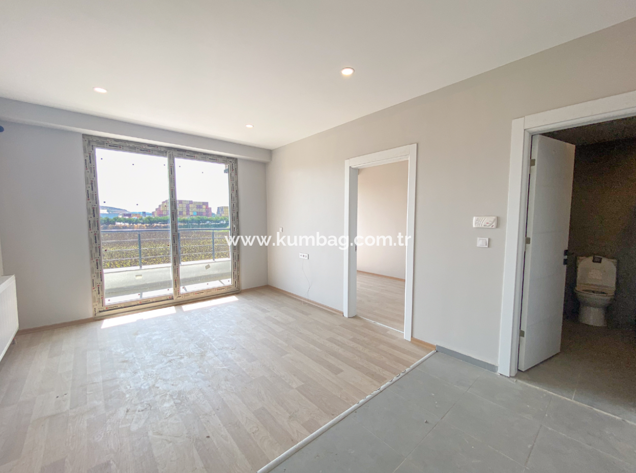 Kumbağ Havuzlu Sitede Denize Yakın Satılık Lüks 1+1 Daireler