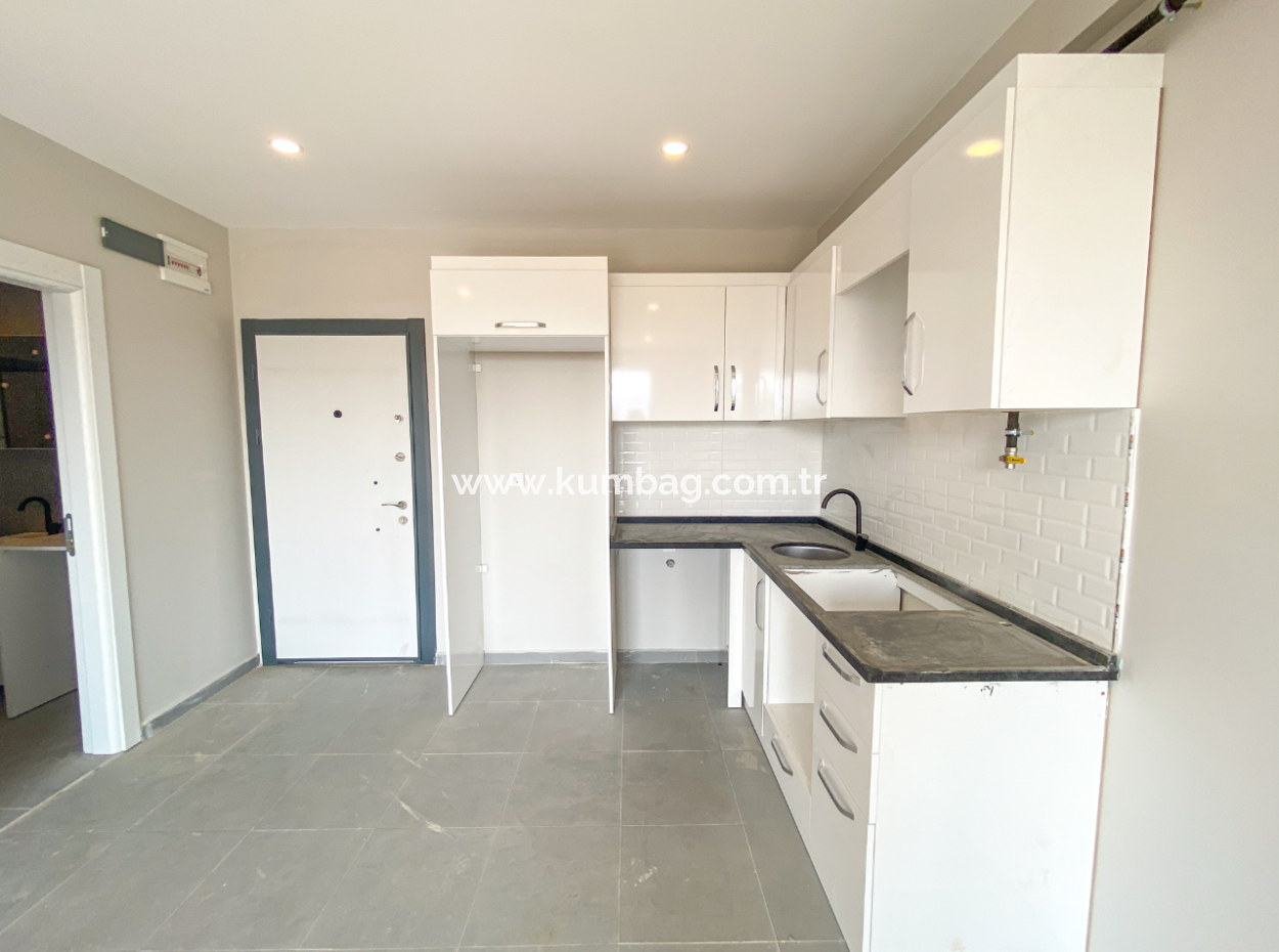 Kumbağ Havuzlu Sitede Denize Yakın Satılık Lüks 1+1 Daireler