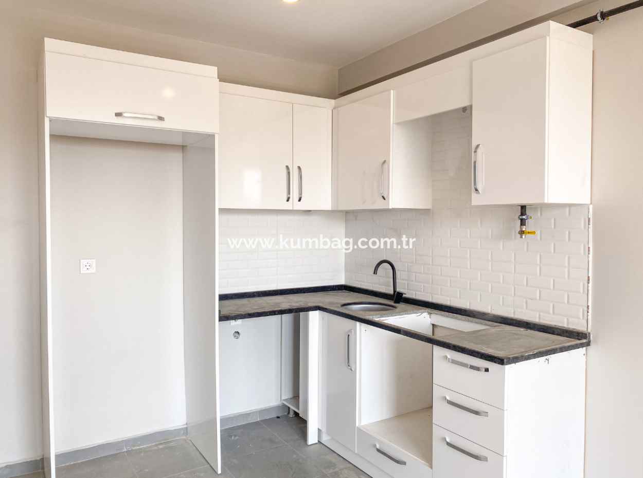 Kumbağ Havuzlu Sitede Denize Yakın Satılık Lüks 1+1 Daireler