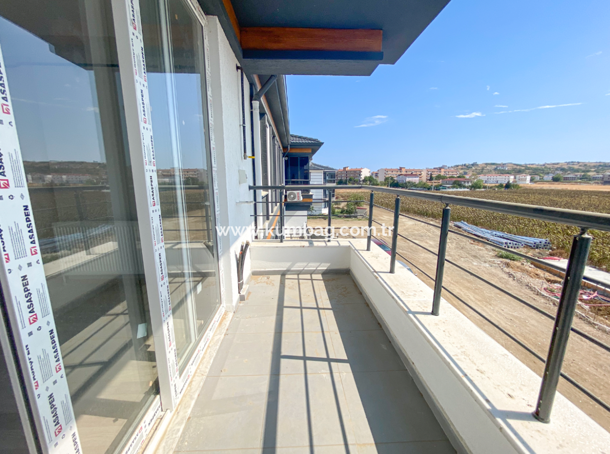 Kumbağ Havuzlu Sitede Denize Yakın Satılık Lüks 1+1 Daireler