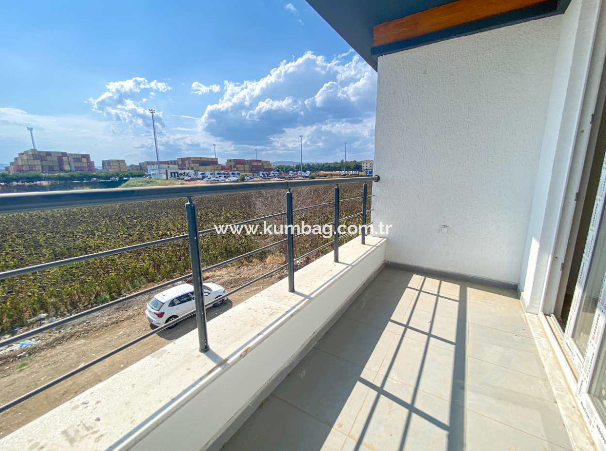 Kumbağ Havuzlu Sitede Denize Yakın Satılık Lüks 1+1 Daireler