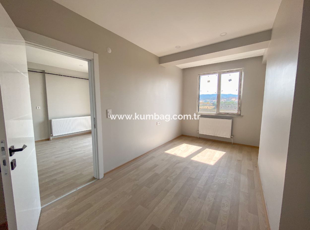 Kumbağ Havuzlu Sitede Denize Yakın Satılık Lüks 1+1 Daireler