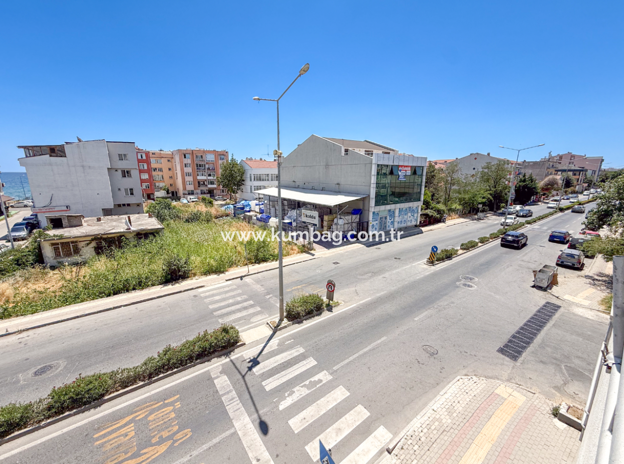 Altınova'da Cadde Üstünde Geniş 3+1 Kiralık Daire