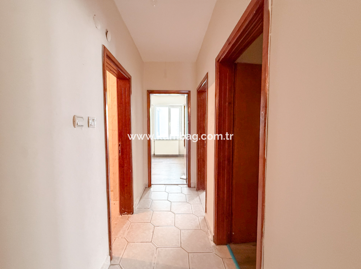 Altınova'da Cadde Üstünde Geniş 3+1 Kiralık Daire