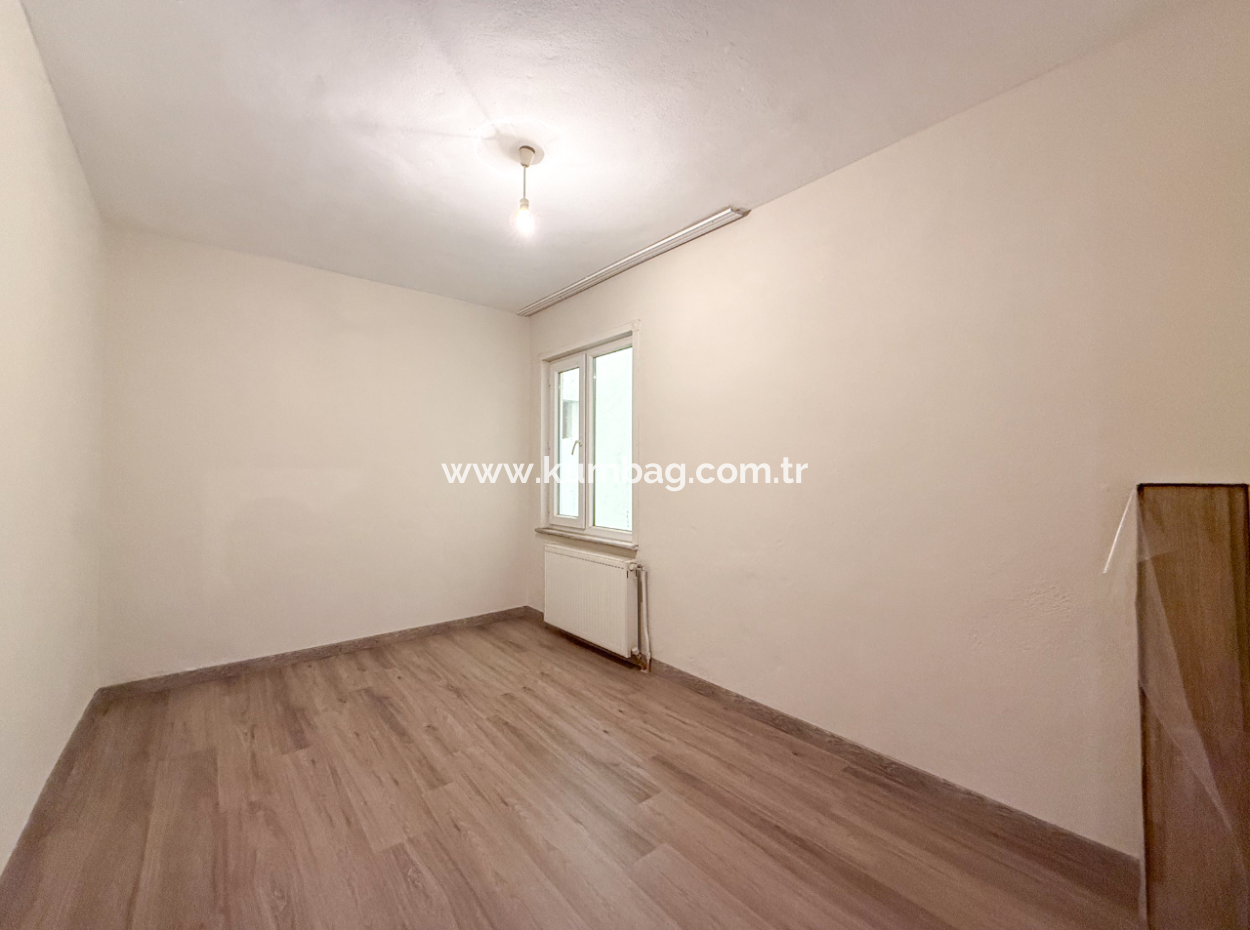 Altınova'da Cadde Üstünde Geniş 3+1 Kiralık Daire