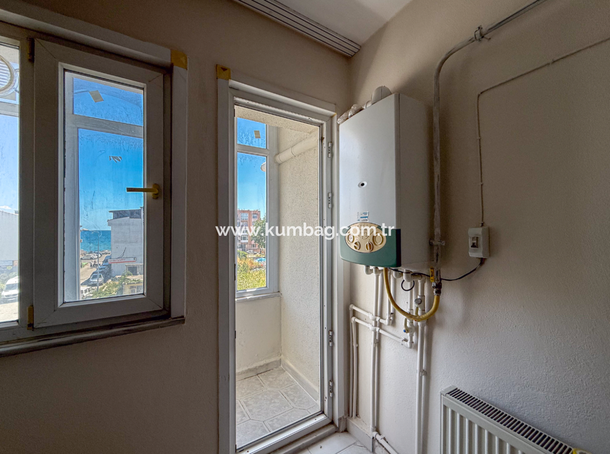 Altınova'da Cadde Üstünde Geniş 3+1 Kiralık Daire