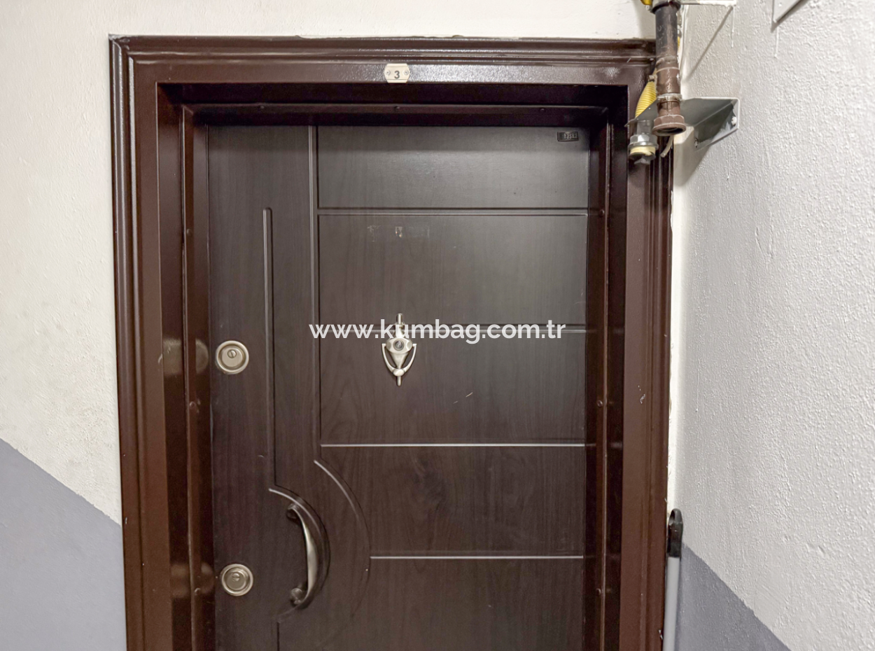 Altınova'da Cadde Üstünde Geniş 3+1 Kiralık Daire