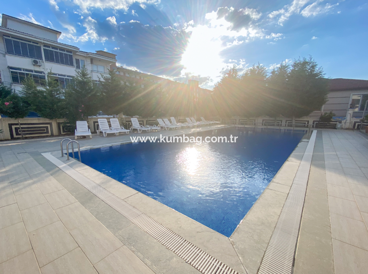 Kumbağ'da Havuzlu Site İçerisinde Bahçeli Kiralık 1+1 Daire