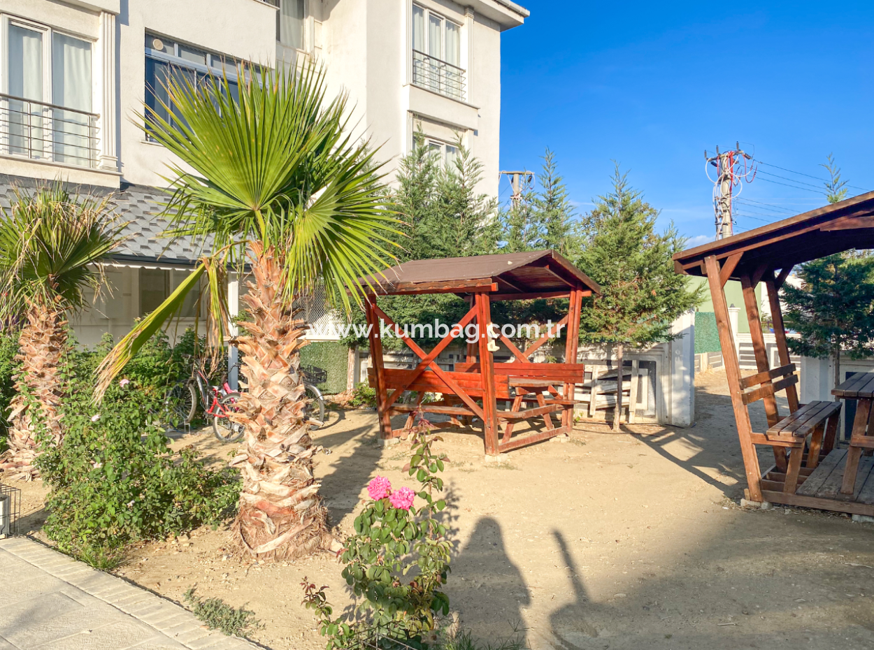 Kumbağ'da Havuzlu Site İçerisinde Bahçeli Kiralık 1+1 Daire