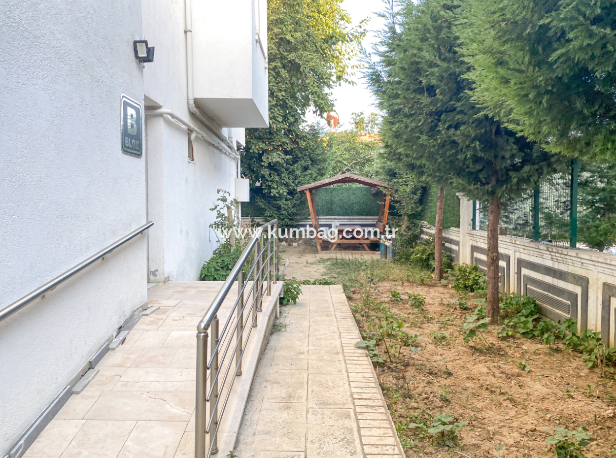 Kumbağ'da Havuzlu Site İçerisinde Bahçeli Kiralık 1+1 Daire