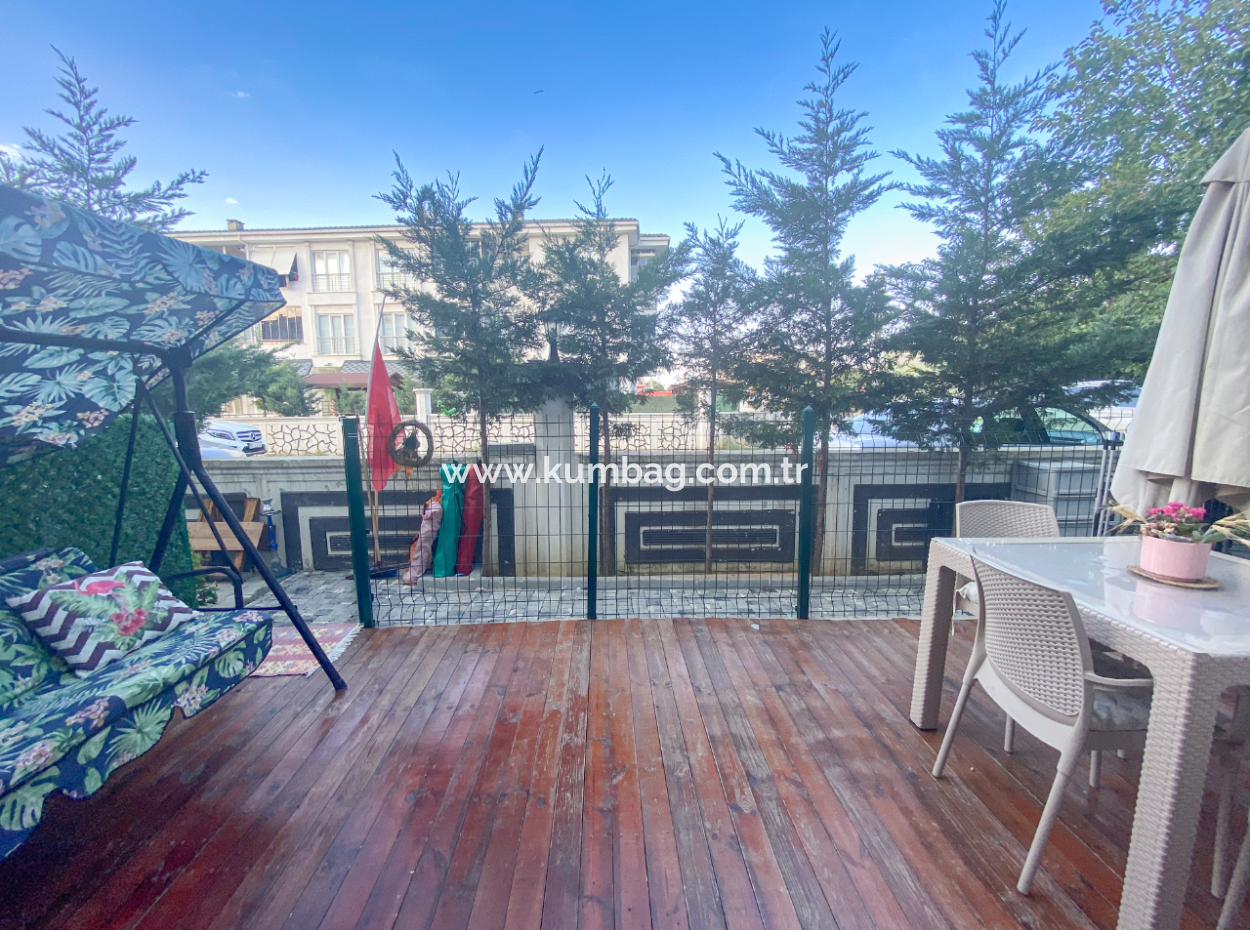 Kumbağ'da Havuzlu Site İçerisinde Bahçeli Kiralık 1+1 Daire