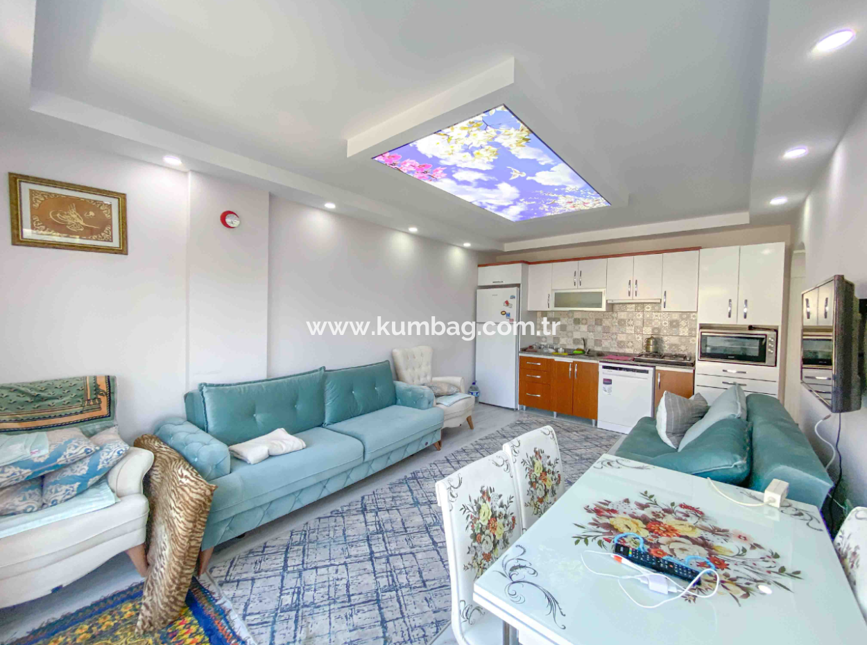 Kumbağ'da Caddenin Deniz Tarafında Eşyalı 2+1 Kiralık Daire