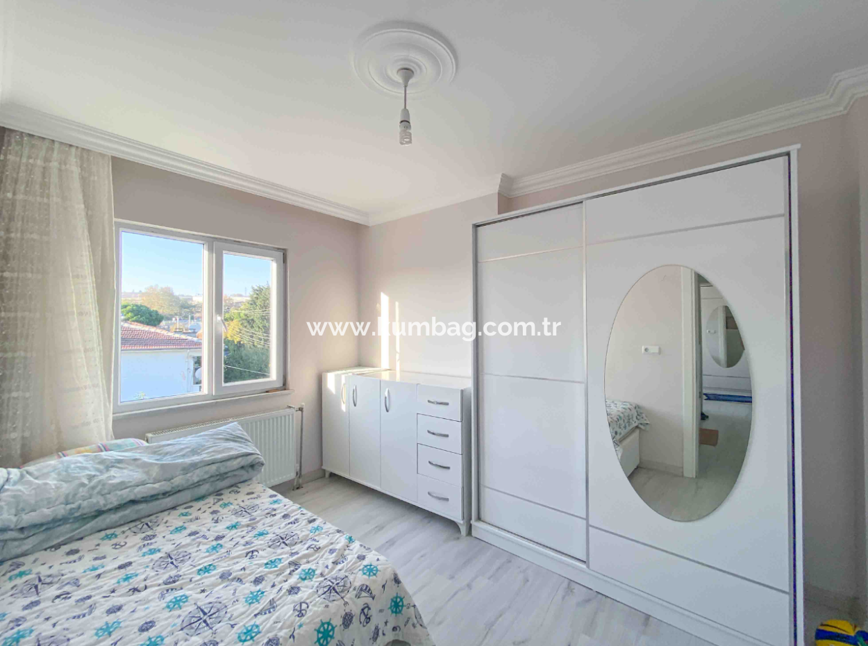 Kumbağ'da Caddenin Deniz Tarafında Eşyalı 2+1 Kiralık Daire
