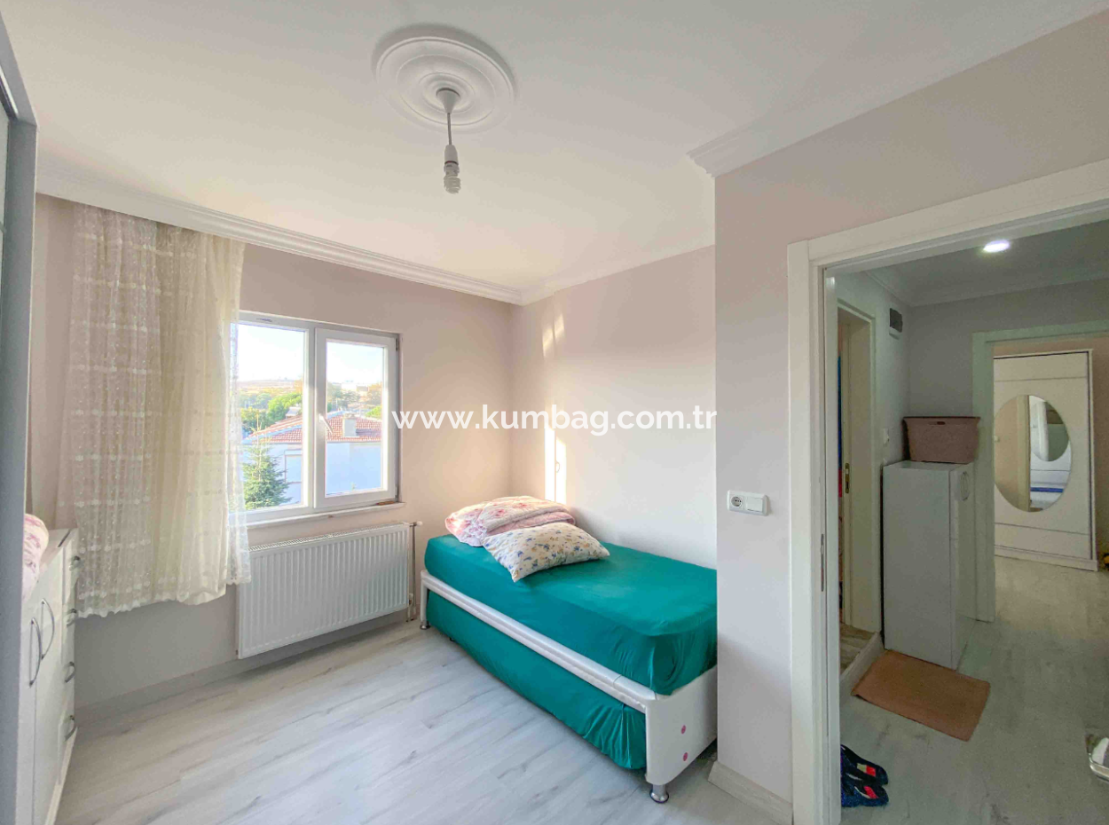 Kumbağ'da Caddenin Deniz Tarafında Eşyalı 2+1 Kiralık Daire