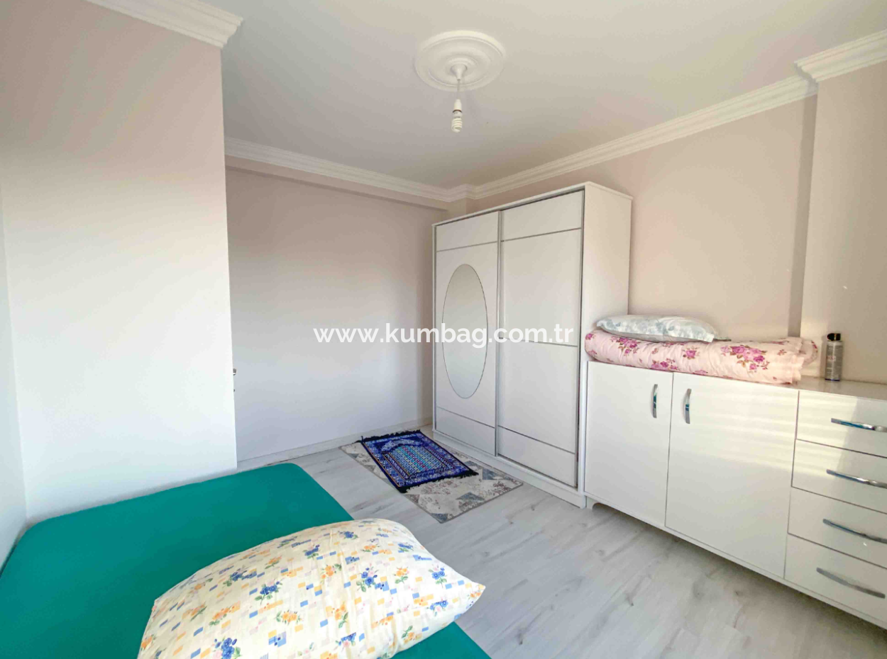 Kumbağ'da Caddenin Deniz Tarafında Eşyalı 2+1 Kiralık Daire