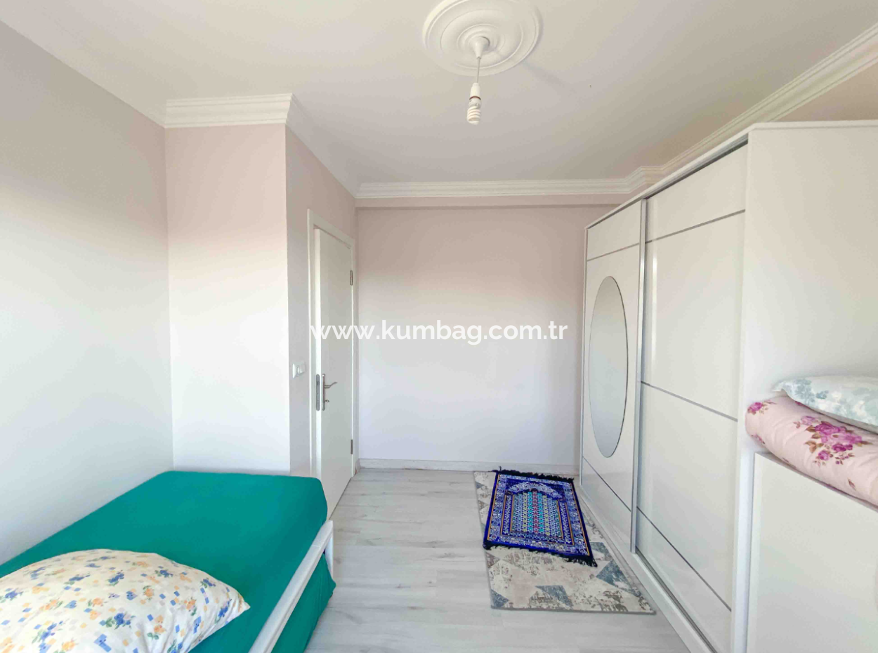 Kumbağ'da Caddenin Deniz Tarafında Eşyalı 2+1 Kiralık Daire