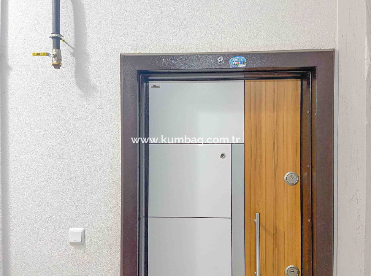 Kumbağ'da Caddenin Deniz Tarafında Eşyalı 2+1 Kiralık Daire