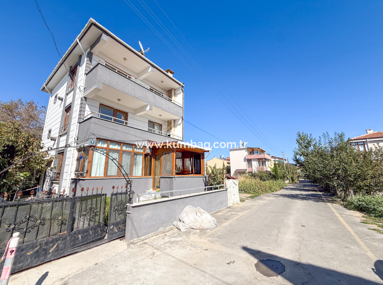Kumbağ'da Caddenin Deniz Tarafında 2+1 Eşyalı Kiralık Daire