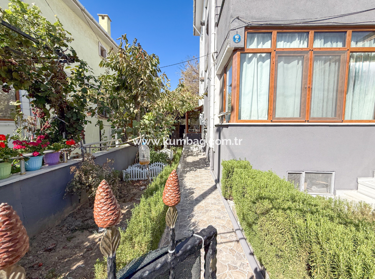 Kumbağ'da Caddenin Deniz Tarafında 2+1 Eşyalı Kiralık Daire