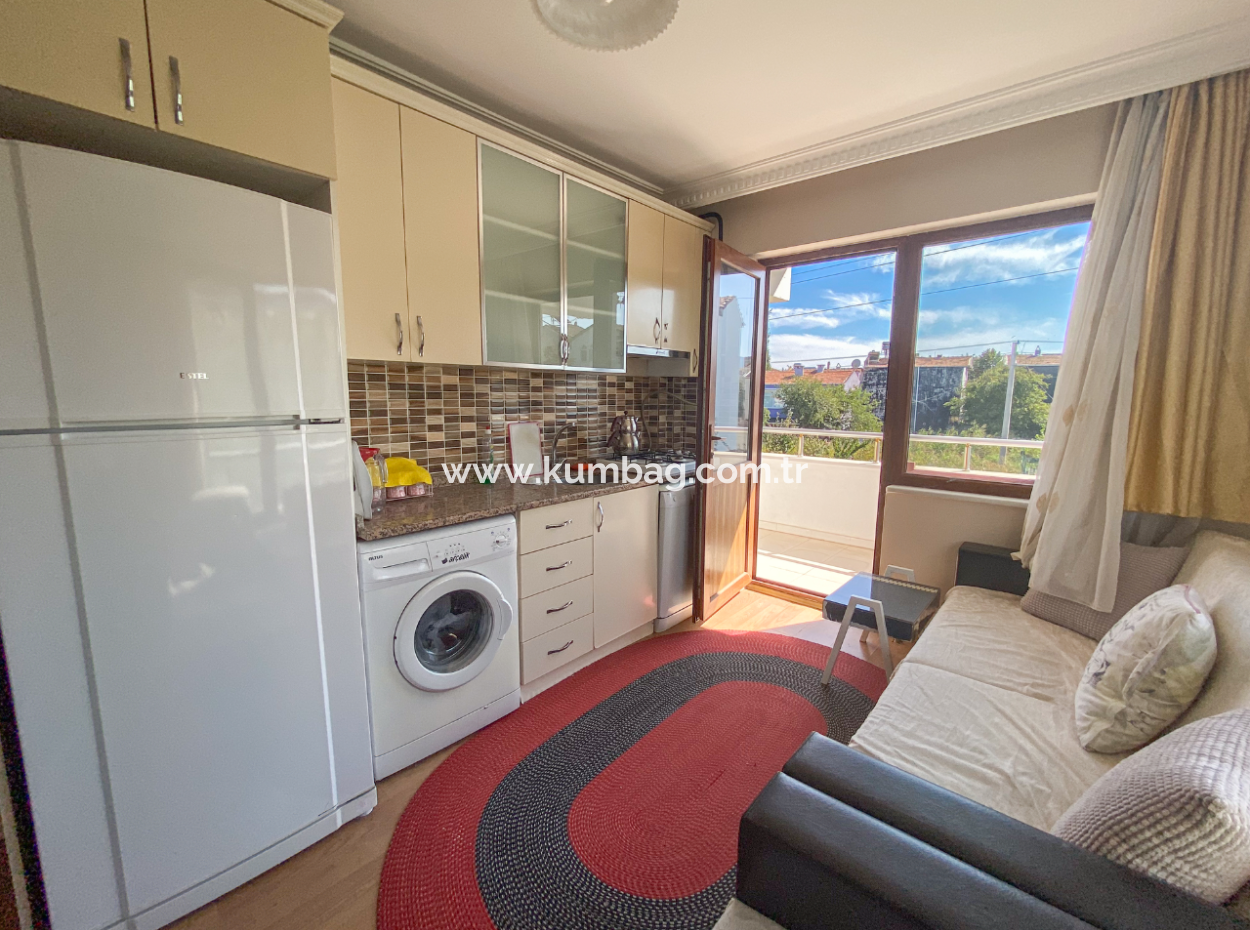 Kumbağ'da Caddenin Deniz Tarafında 2+1 Eşyalı Kiralık Daire