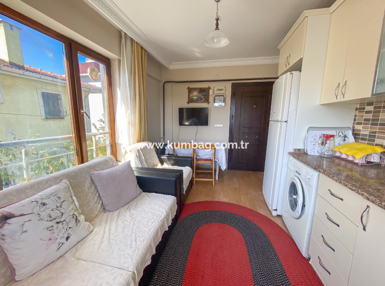 Kumbağ'da Caddenin Deniz Tarafında 2+1 Eşyalı Kiralık Daire
