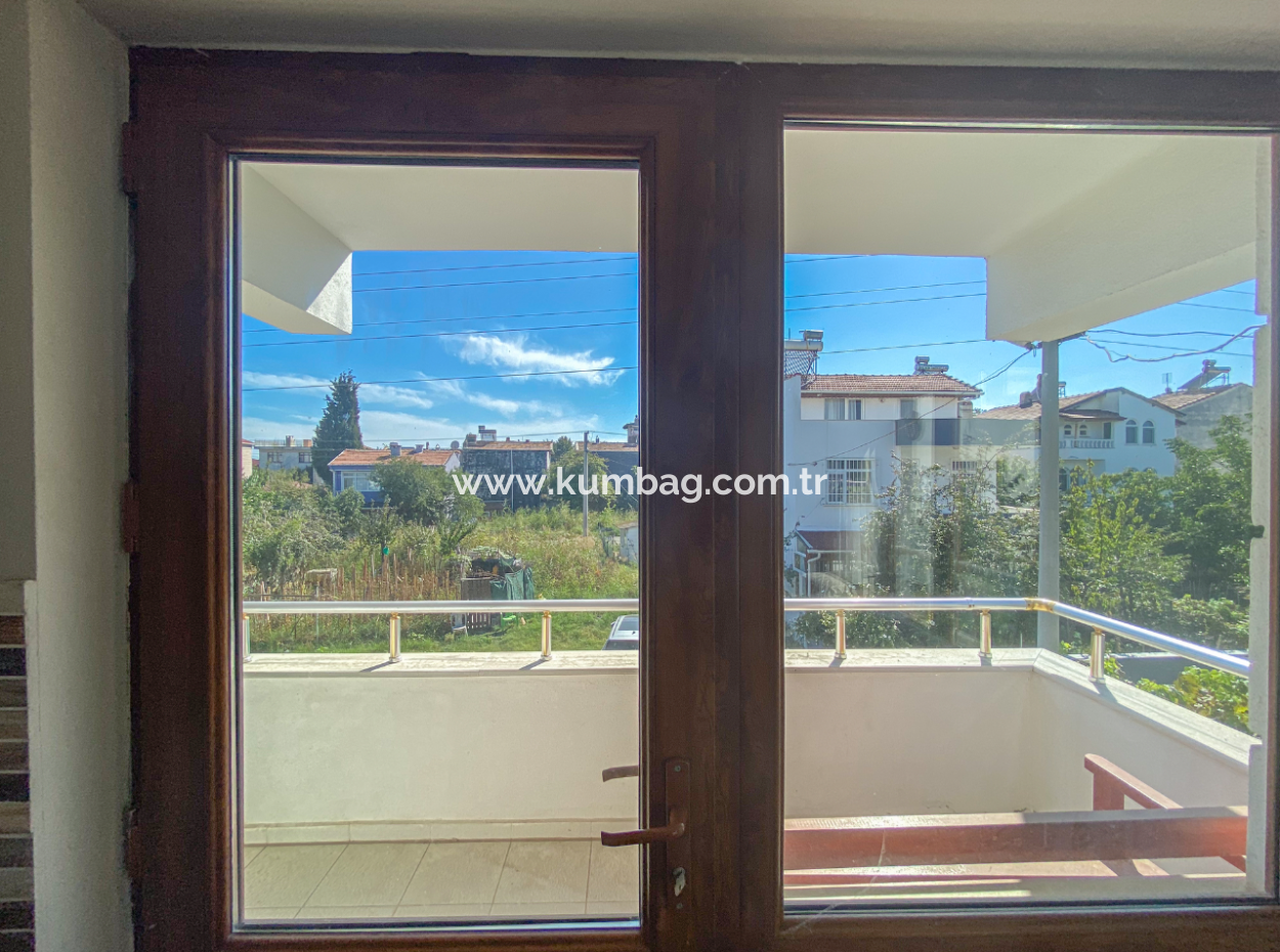 Kumbağ'da Caddenin Deniz Tarafında 2+1 Eşyalı Kiralık Daire