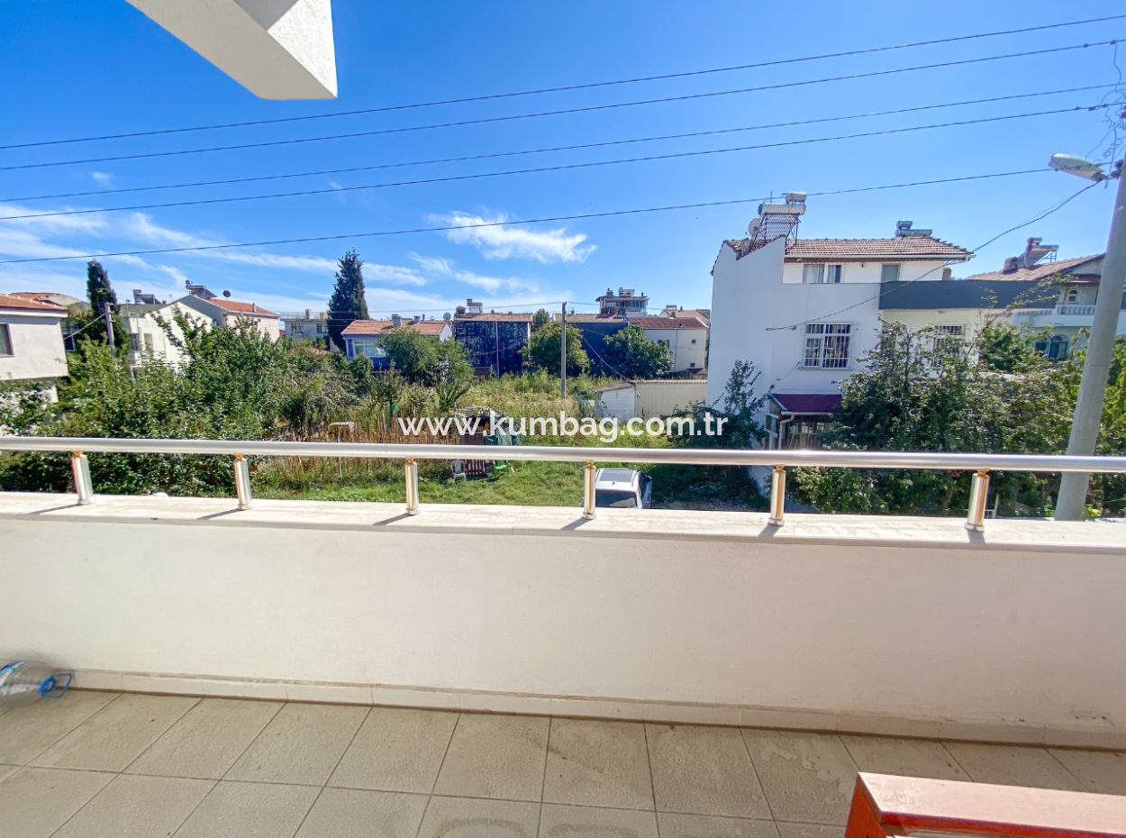 Kumbağ'da Caddenin Deniz Tarafında 2+1 Eşyalı Kiralık Daire