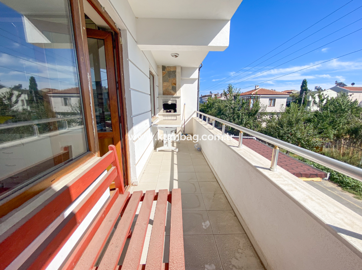 Kumbağ'da Caddenin Deniz Tarafında 2+1 Eşyalı Kiralık Daire