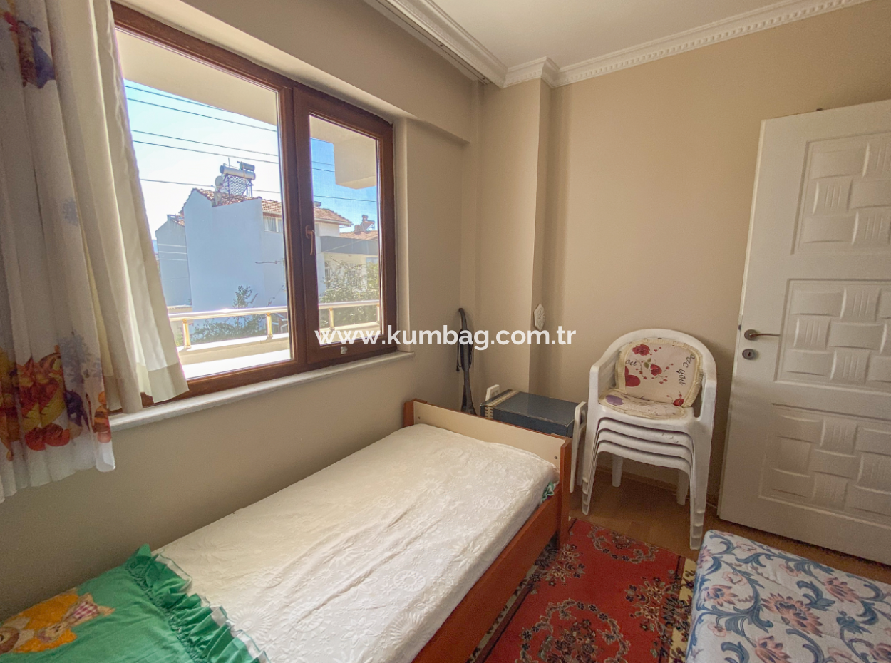 Kumbağ'da Caddenin Deniz Tarafında 2+1 Eşyalı Kiralık Daire