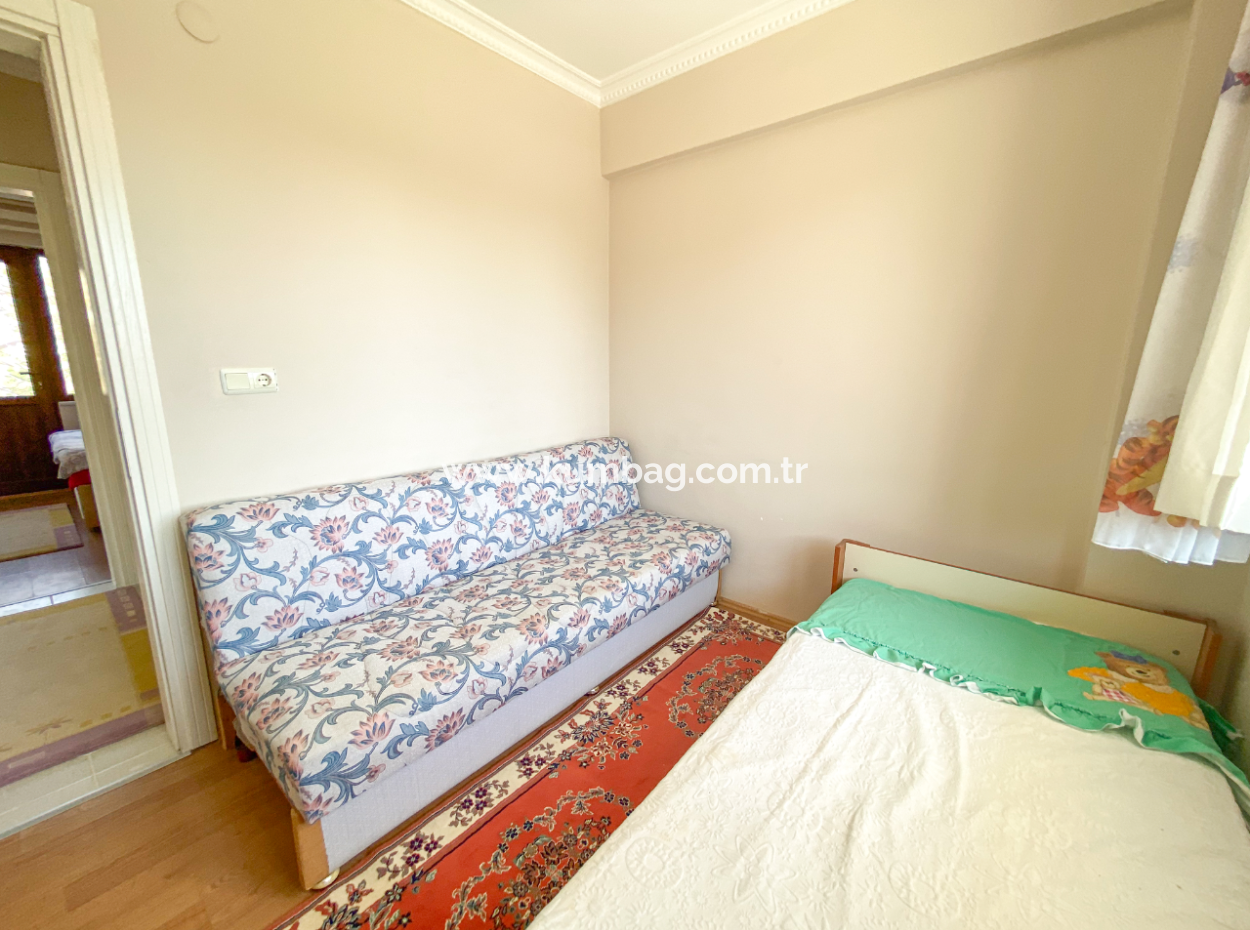 Kumbağ'da Caddenin Deniz Tarafında 2+1 Eşyalı Kiralık Daire