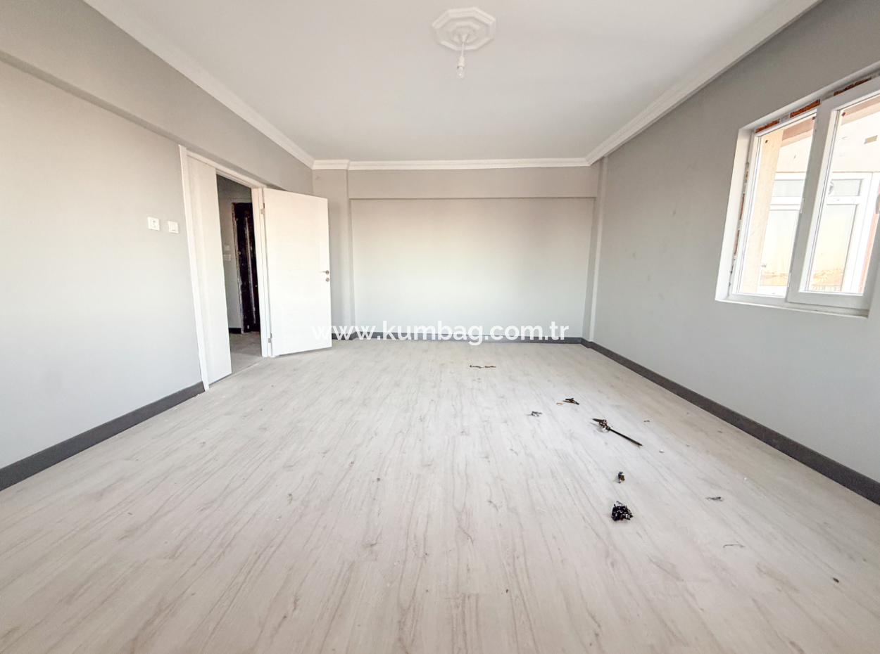 Altınova'da Merkezi Konumda Çok Geniş 3+1 Kiralık Daire