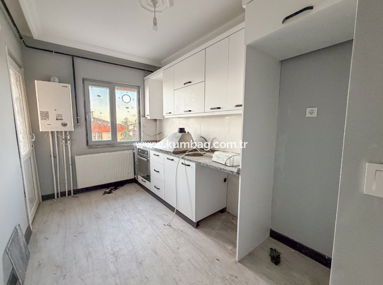 Altınova'da Merkezi Konumda Çok Geniş 3+1 Kiralık Daire