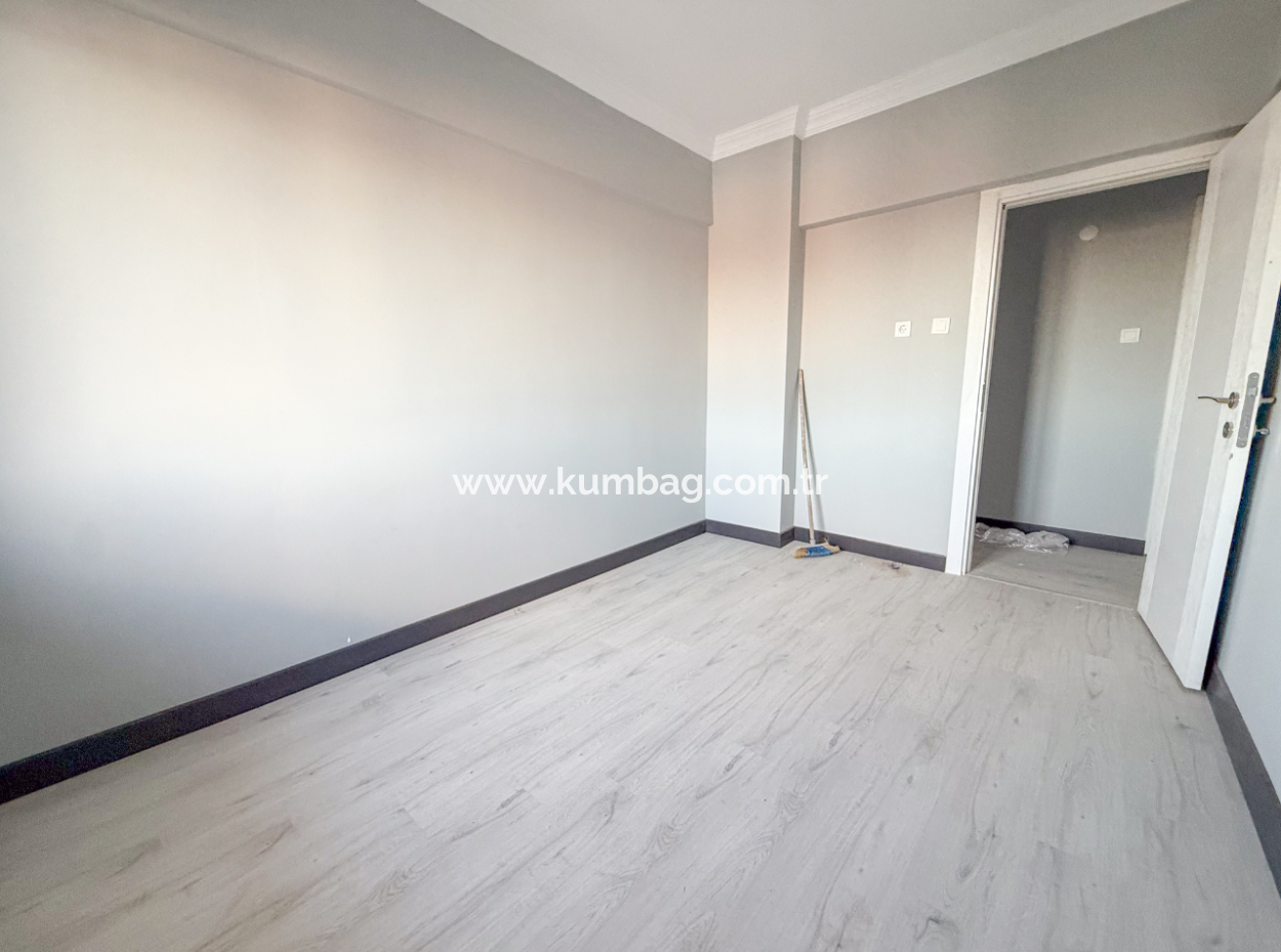 Altınova'da Merkezi Konumda Çok Geniş 3+1 Kiralık Daire