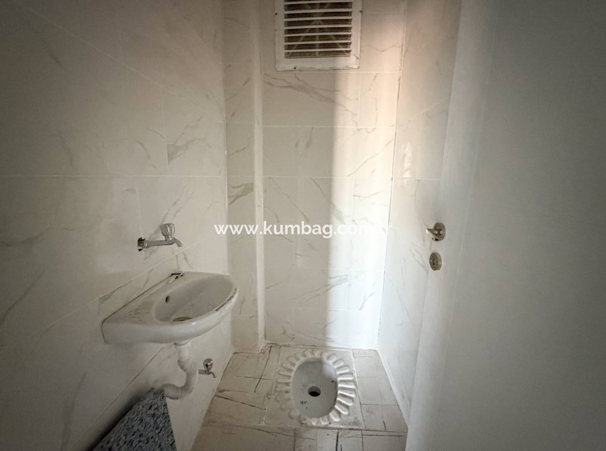 Altınova'da Merkezi Konumda Çok Geniş 3+1 Kiralık Daire